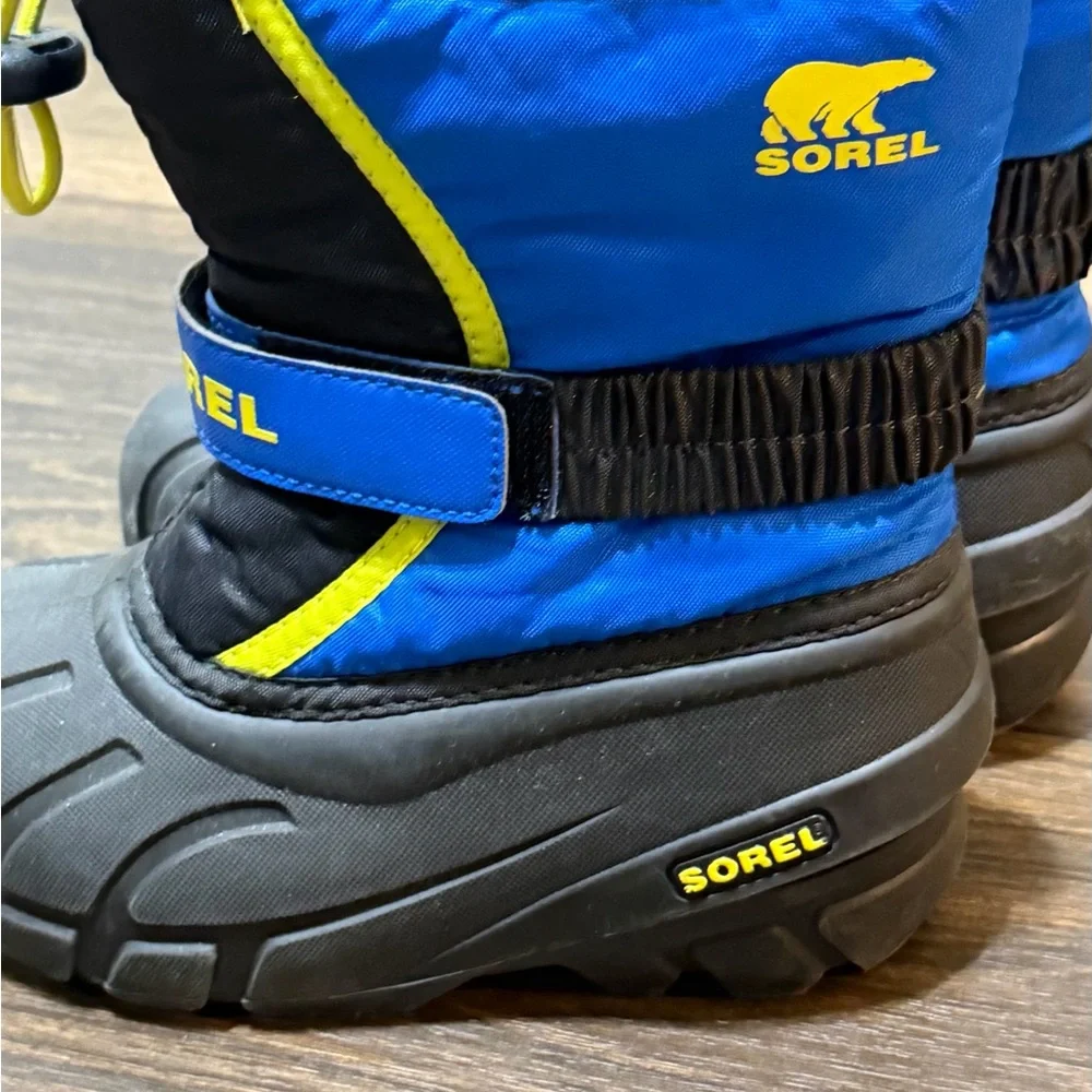 Sorel Kids Black and Blue Snow Boots with Yellow Accents